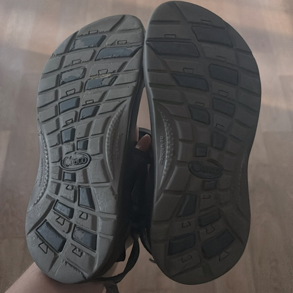 Youth size 2 Chaco sandals - Picture 2 of 2